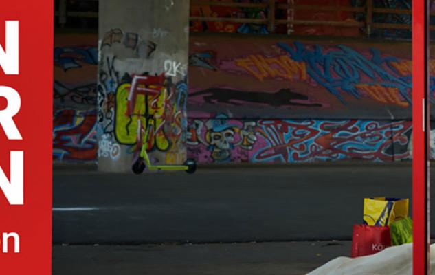 Slider, auf dem ein Mann einem Obdachlosen hilft. (c) Caritas Slider, auf dem ein Mann einem Obdachlosen hilft.