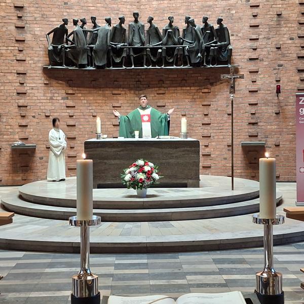 Der Auftaktgottesdienst zur Caritas-Herbstsammlung 2026 (28. September bis 4. Oktober) mit Hauptzelebrant Domvikar Gerd-Richard Neumeier, fand am Sonntag in der Nürnberger St. Bonifaz-Kirche statt.