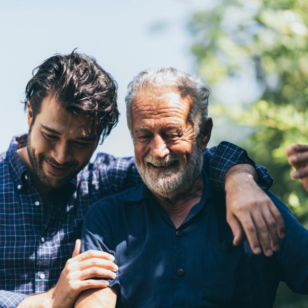 Brücken bauen zwischen Generationen: Die Caritas-Quartiersarbeit stärkt seit je her den generationsübergreifenden Zusammenhalt und die Solidarität in der Gesellschaft.